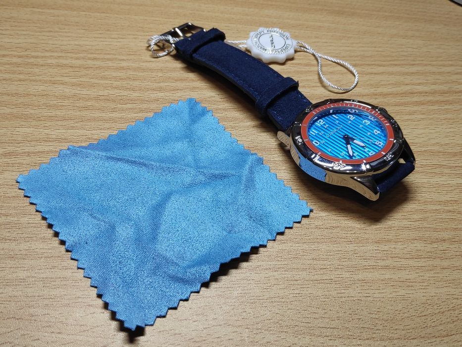 Продам новые наручные часы CRRJU.