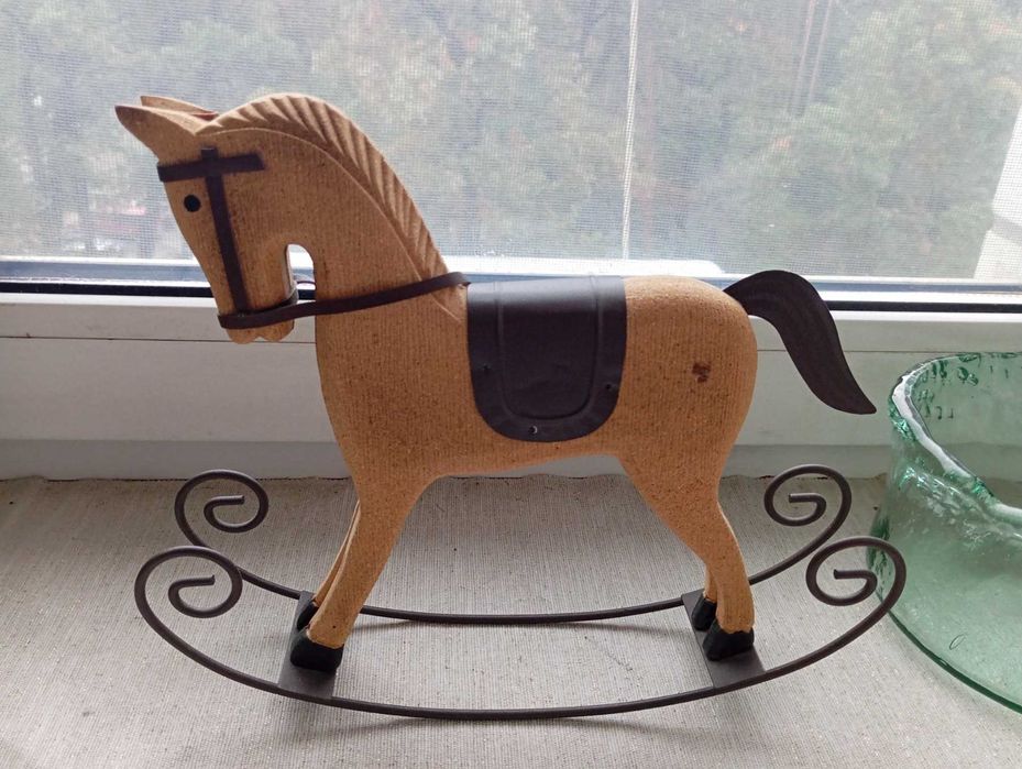 Винтажная декоративная лошадка-качалка