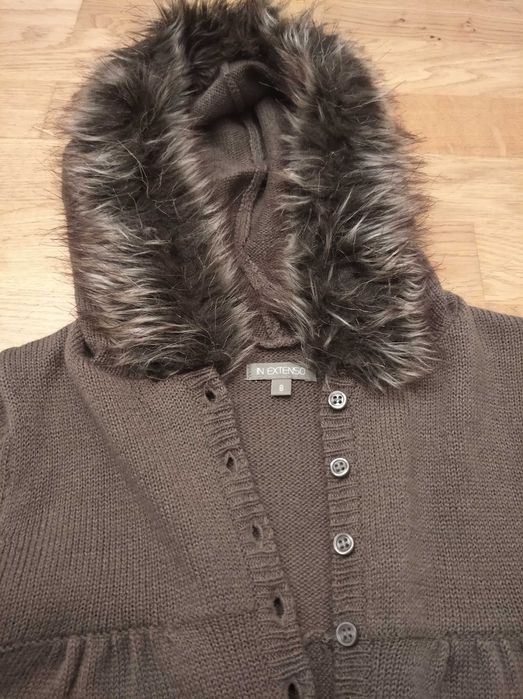 Sweter kardigan In Extenso 8 kaptur futerkiem dziewczęcy 120 narzutka