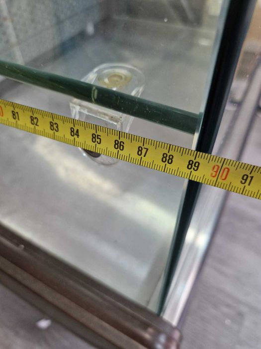 Vitrine expositora com frio para café ou restaurante