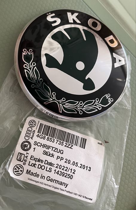 Емблема капот SKODA Superb 1-й зелена 4G8 853 735 2ZZ