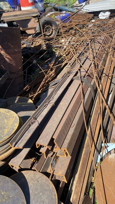 Продам уголок  200 бу