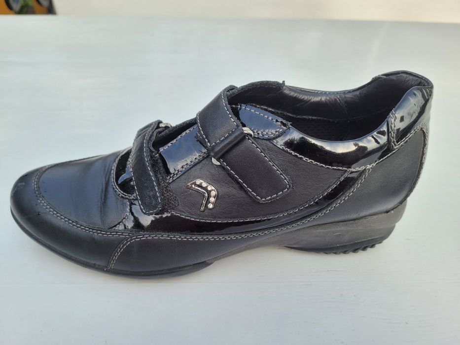 Кожанные туфли на липучках