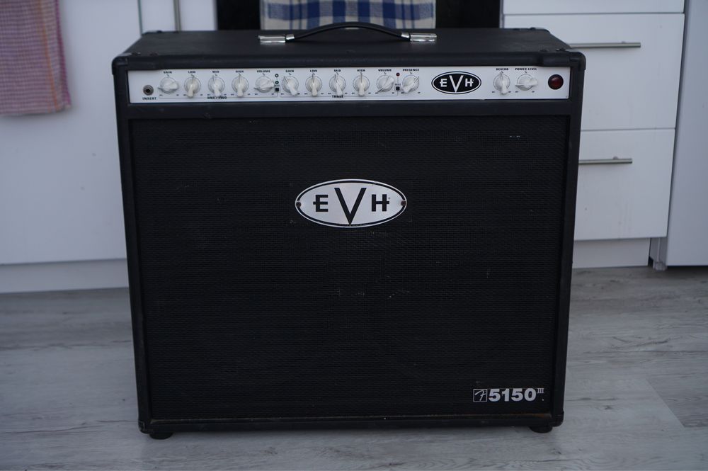 EVH 5150 combo 50W 2x12 pelna lampa