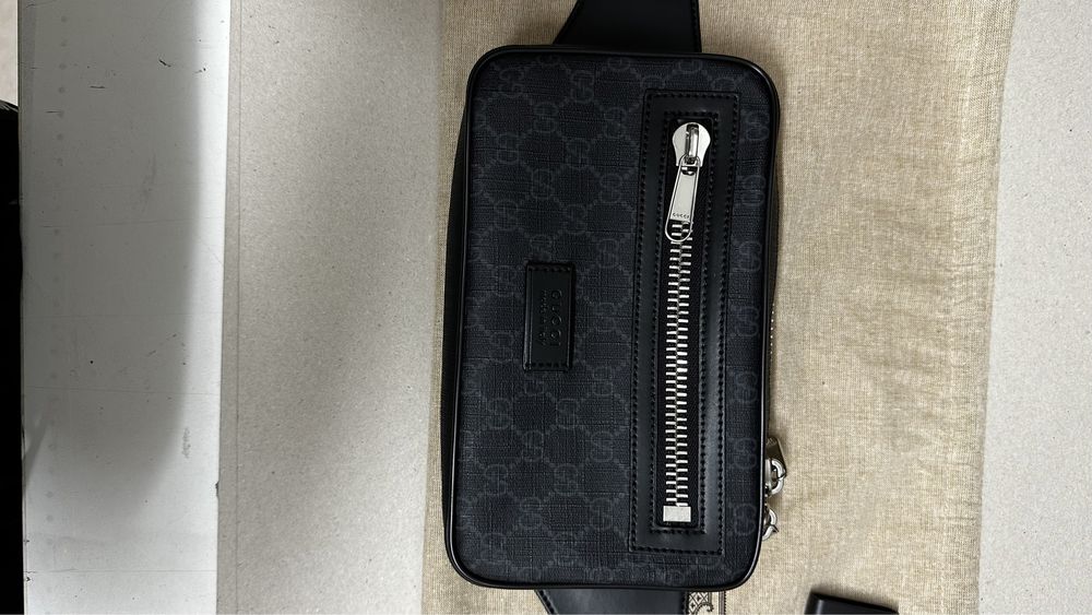 Gucci black belt bag como nova com dust bag e recibo de compra!