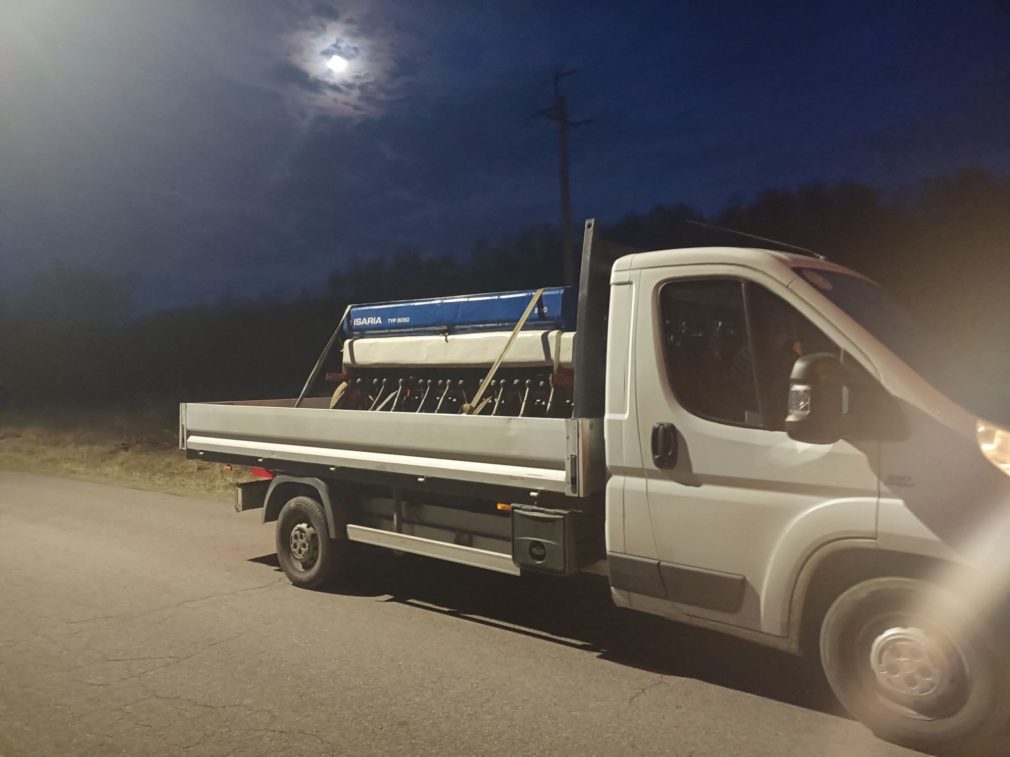 Usługi transportowe laweta pomoc drogowa transport maszyn kombajnów