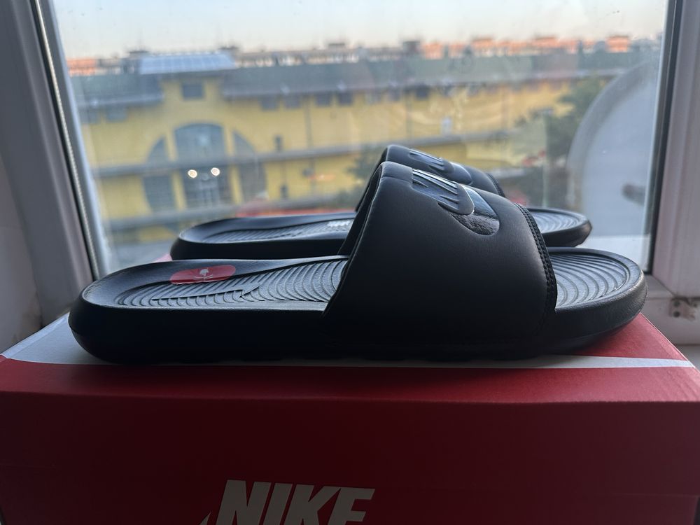 Шльопанці нові Nike