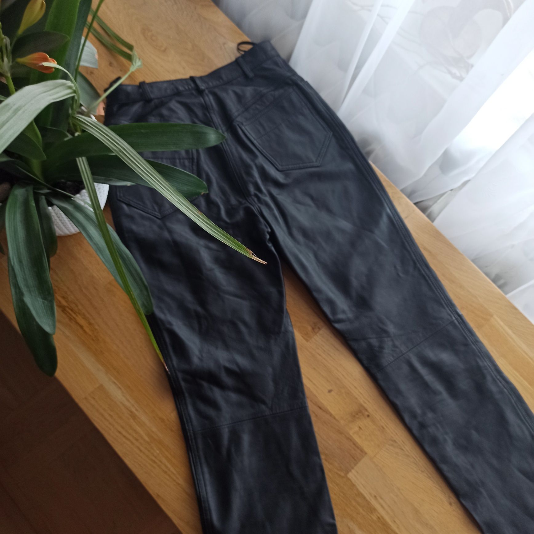 Czarne skórzane spodnie 100% naturalna skóra – klasyczny krój, unisex,