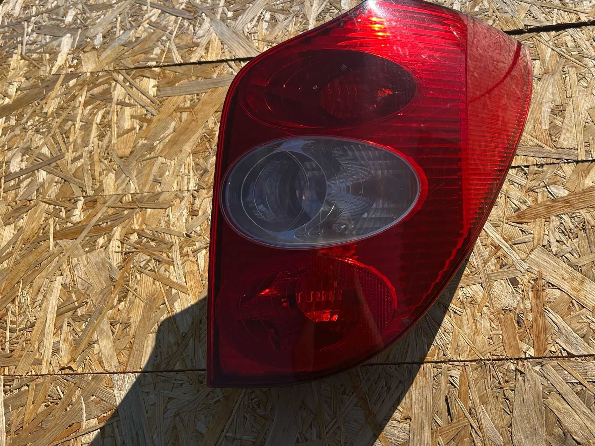 Lampa tylna lewa lub prawa Renault Laguna II kombi
