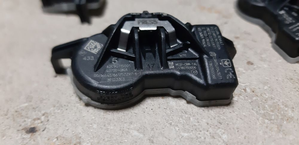 Czujnik ciśnienia TPMS Renault Dacia NISSAN KOMPLET 407004CB0A + zawor
