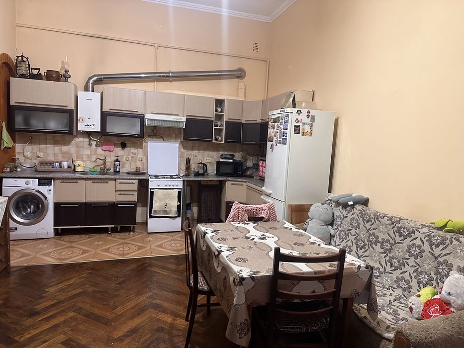 Продаж вул Менциньзького 2х кім квартири