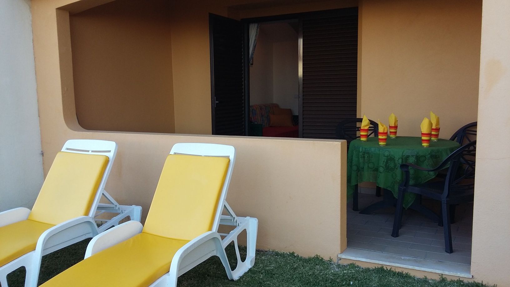 Agradável apartamento Albufeira num Cond privado com jardim e Piscina