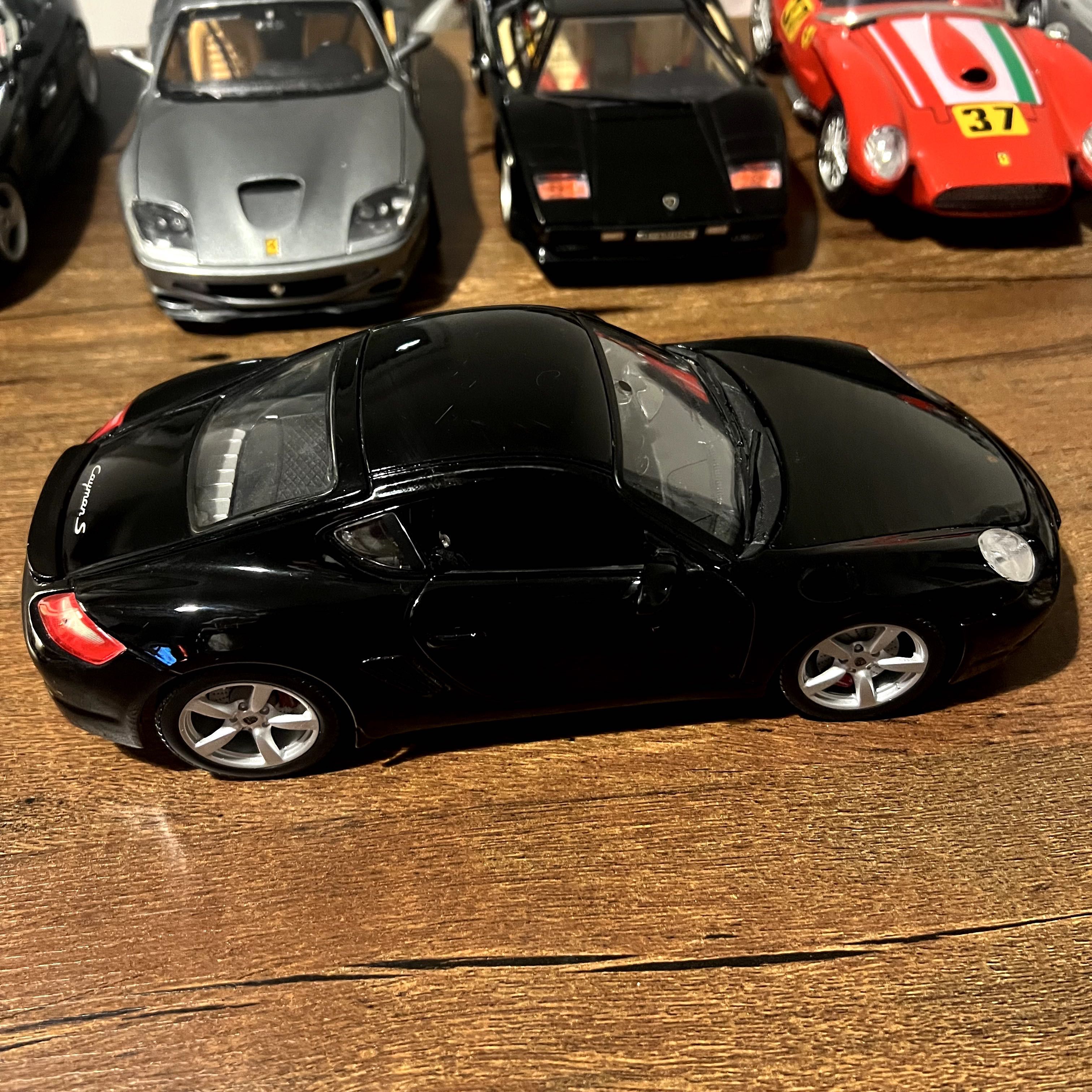Porsche Cayman S skala 1:18 987c
