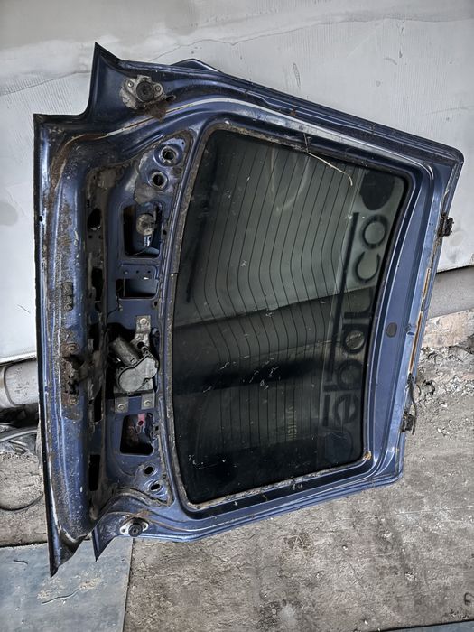 Разборка  форд эскорт крышка багажника ляда заднее стекло задняя дверь