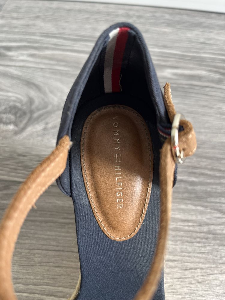 Sandały espadryle na koturnie Tommy Hilfiger 40