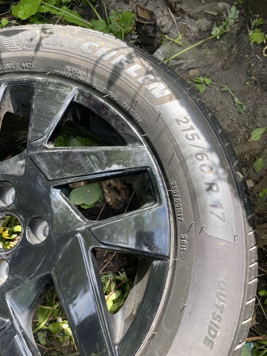 Продам два колеса 215/60 R17