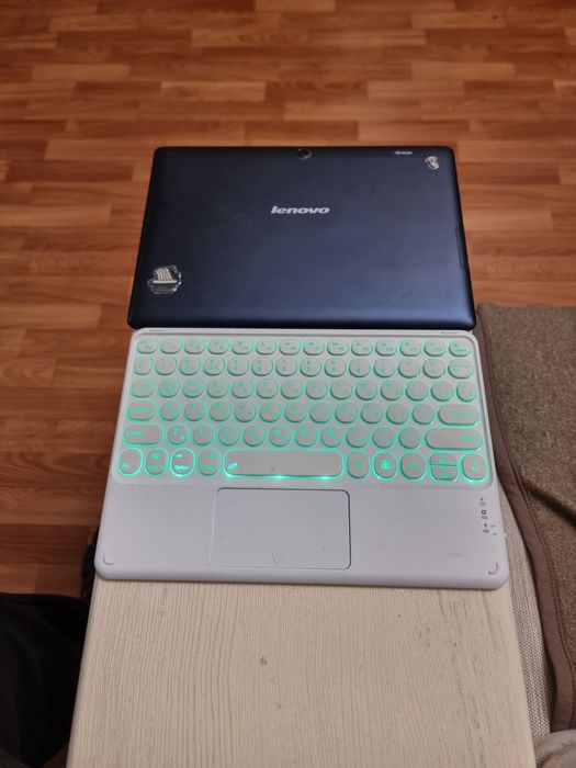 Продам планшет Linovo TAB 2 A10-70L+ клавіатуру