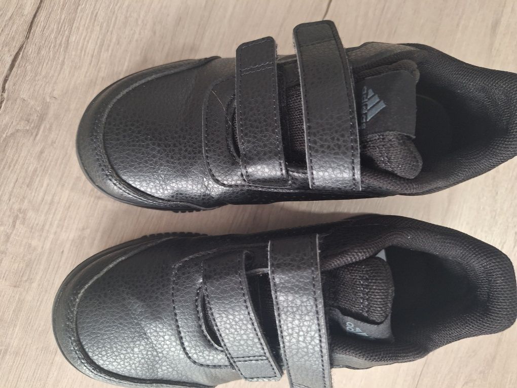 Кросівки adidas 32