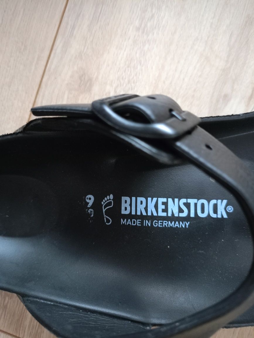 Klapki Birkenstock Gizeh EVA, rozmiar 39

Sprzedam czarne klapki Birke