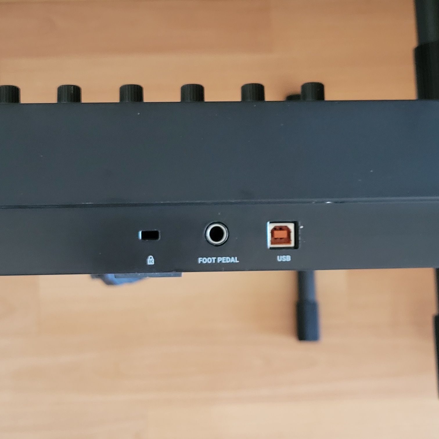 Kontakt Komplete Kontrol A61 / MIDI клавиатура