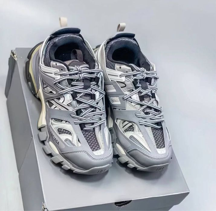 Balenciaga trak 1