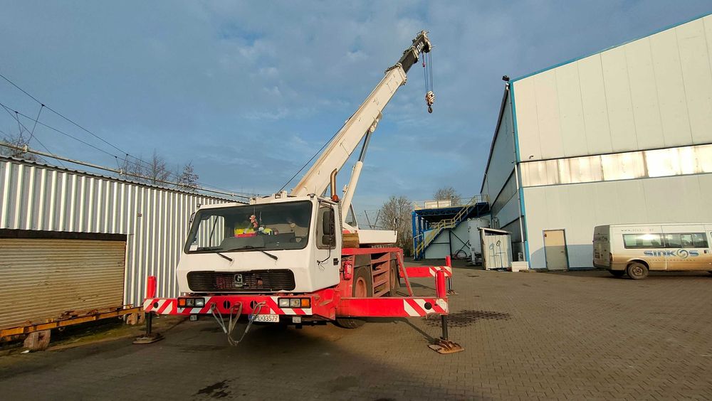 Dźwig Żuraw Usługi dźwigiem dźwigowe Wynajem dźwigu żurawia Police