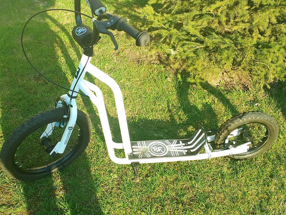 Hulajnoga biała na dużych kołach