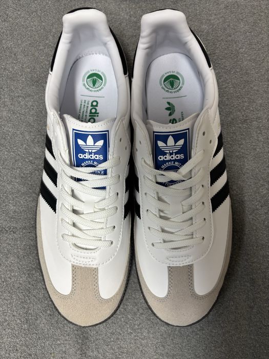 Adidas samba.