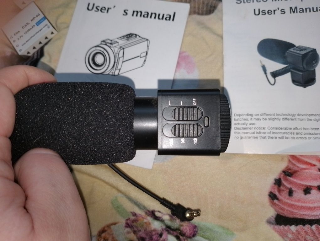 Kamera 4K, dwie baterie, mikrofon, etui, osłona