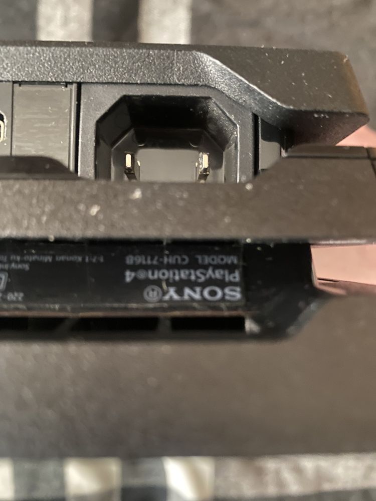 Playstaton 4 pro 1 tb