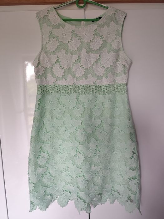 Elegancka koronkowa sukienka Orsay 44