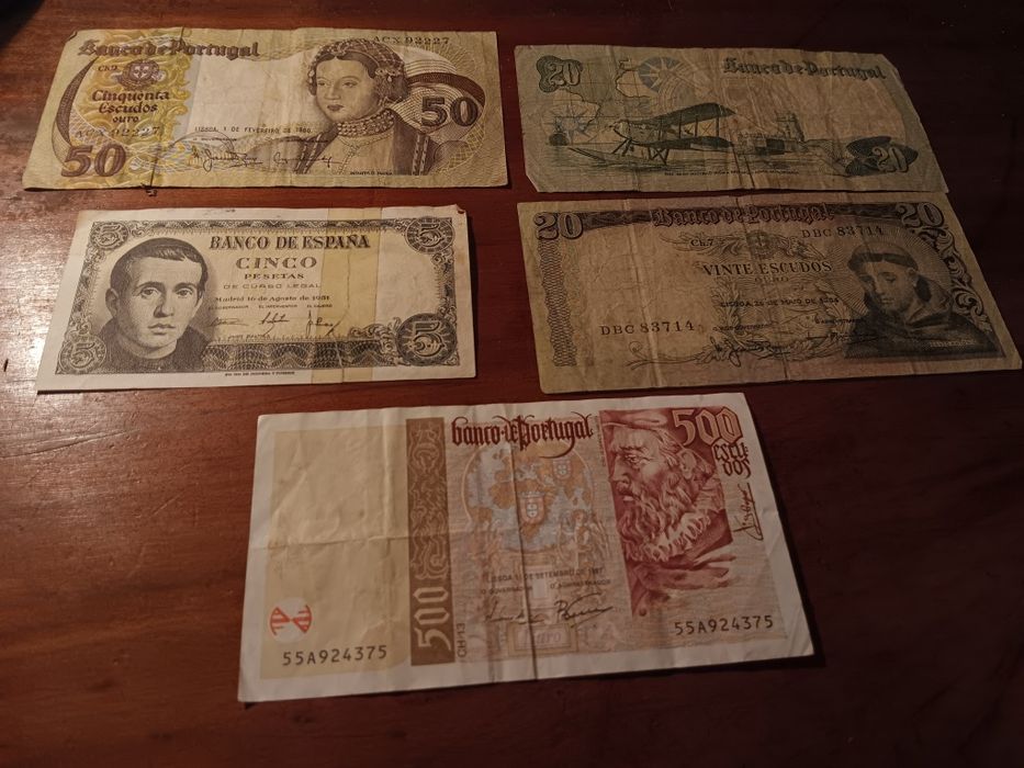 Vendo notas novas e estrangeiros