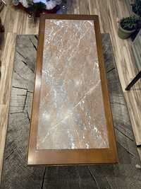 Stół drewniany z kamieniem