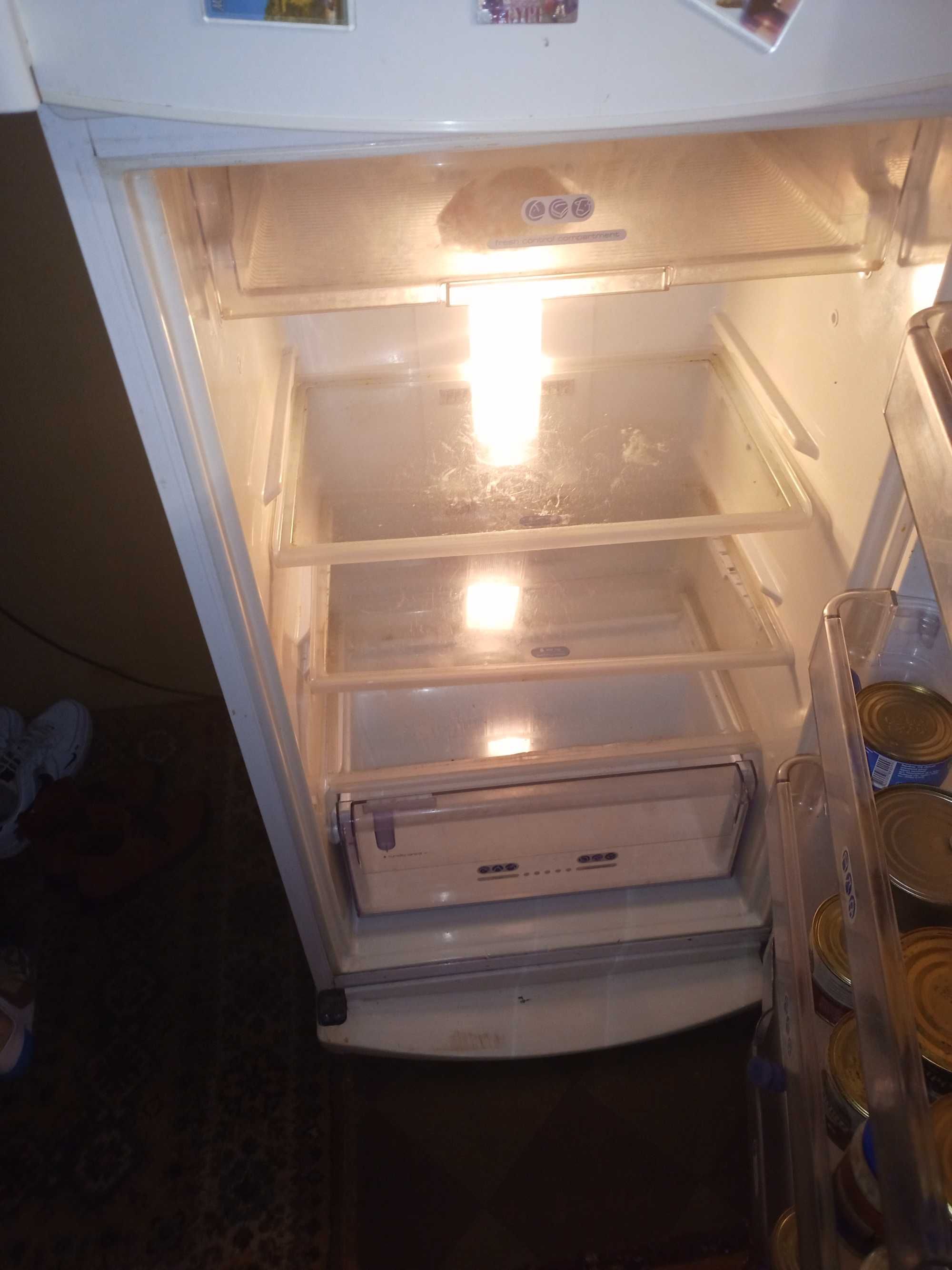 Продам холодильник Whirlpool