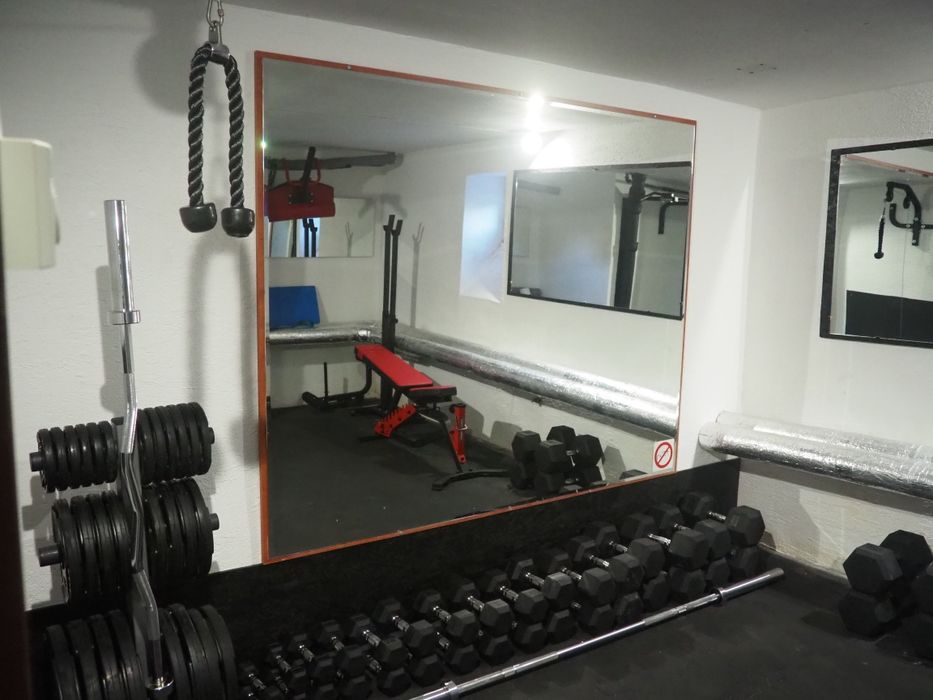 Sprzedam mieszkanie + garaż + siłownia