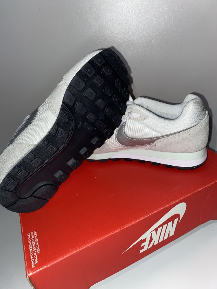 Жіночі кросівки Nike MD Runner 2