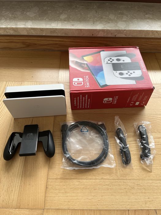 Nintendo Switch Oled + 3 gry