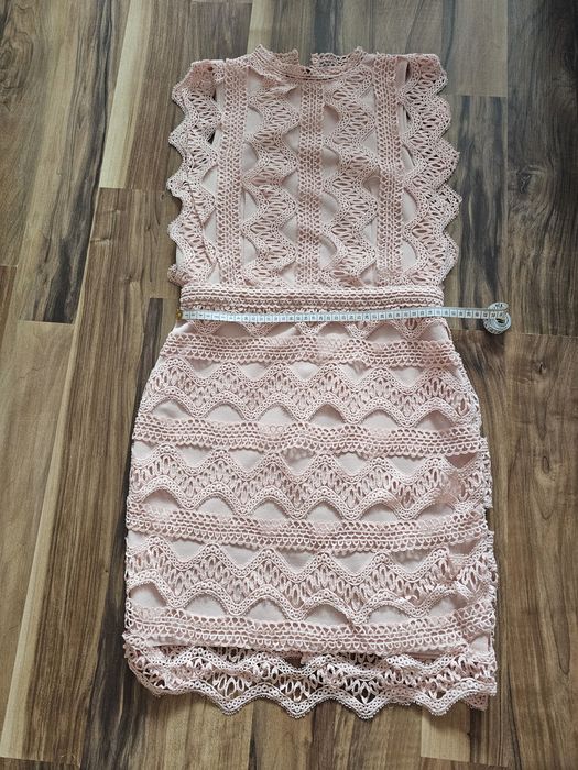 Sprzedam sukienkę koronkową