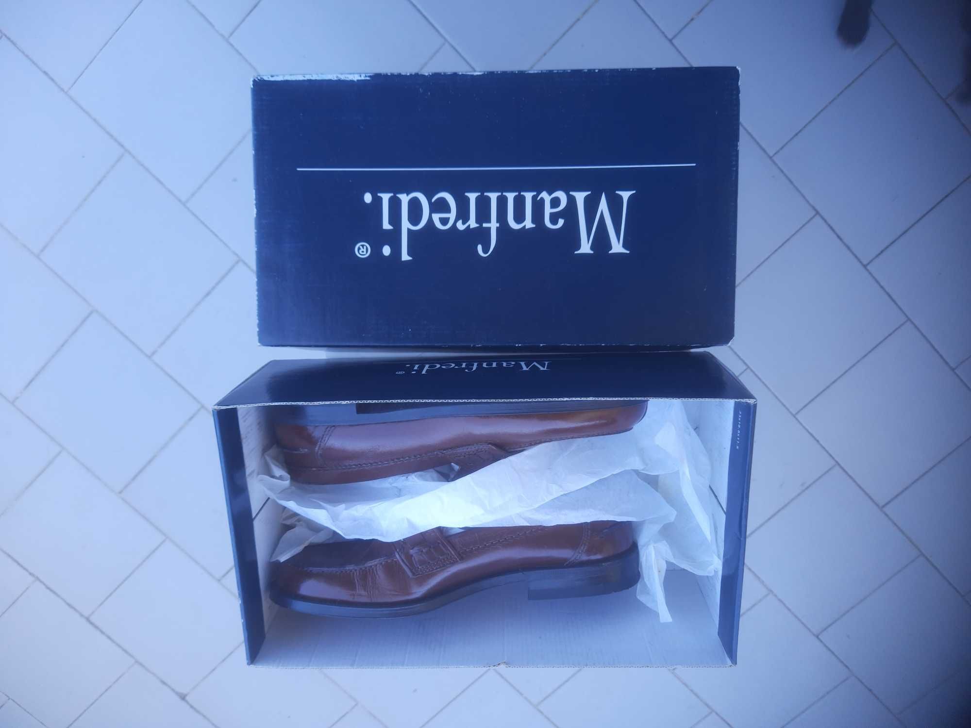 Sapatos novos castanhos