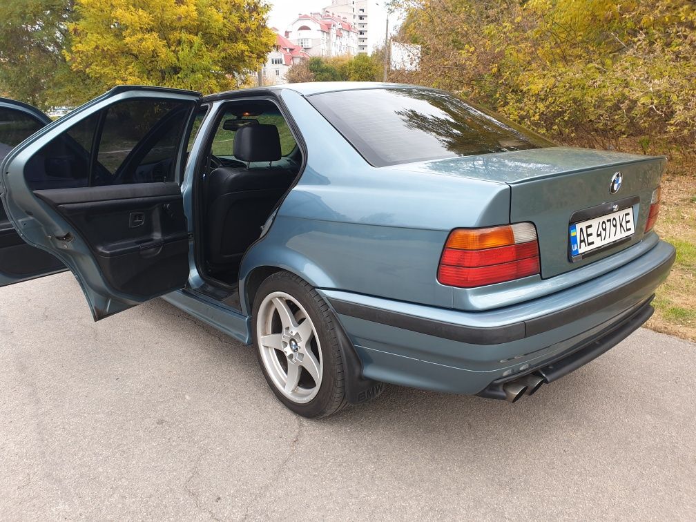 BMW E36 323i состояние видно на фото