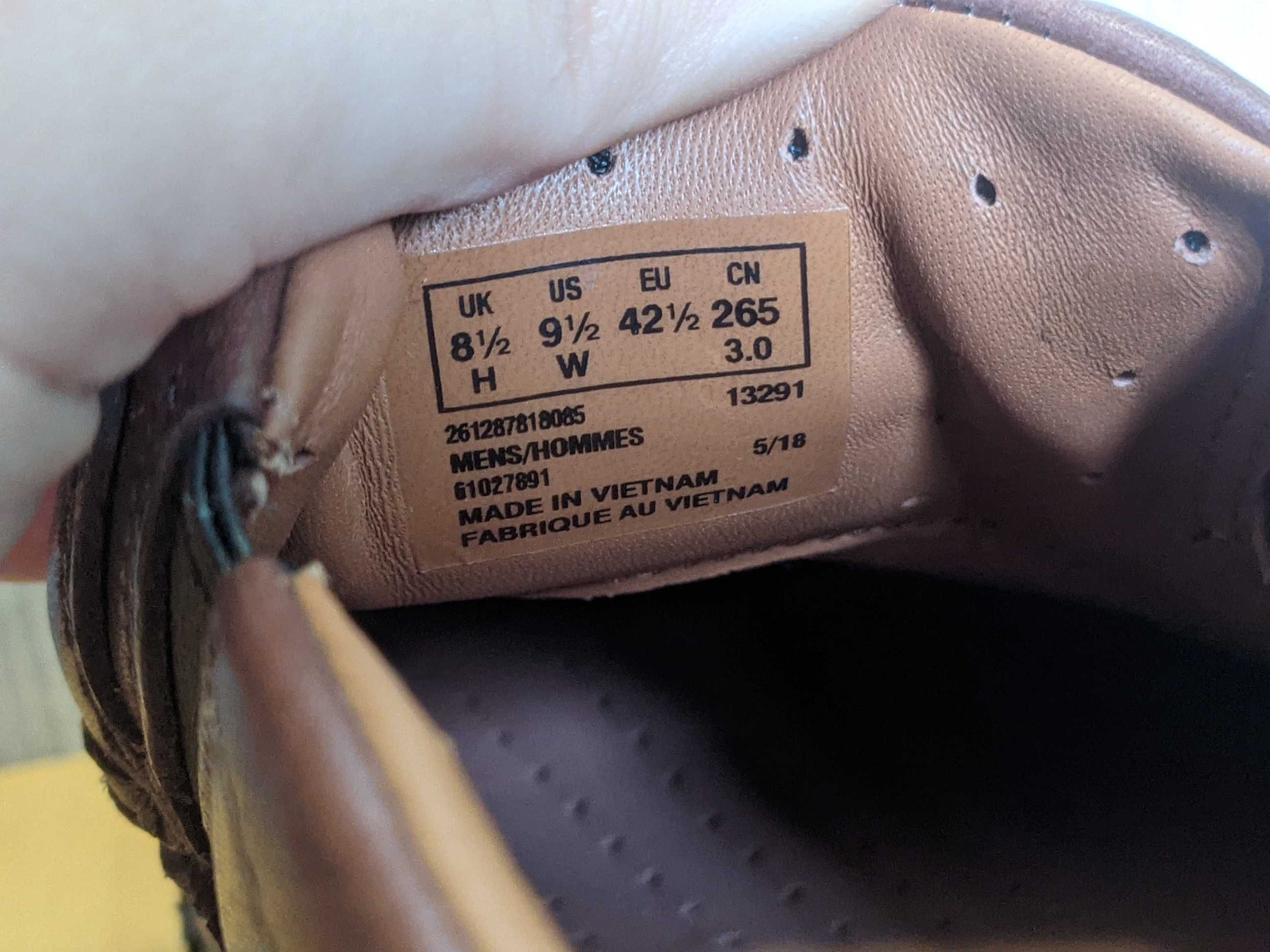 Clarks - шкіряні туфлі мокасини кросівки