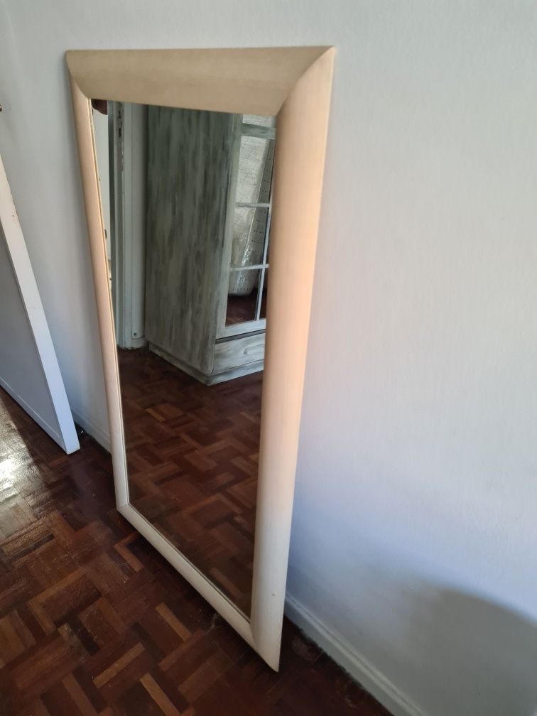 Espelho com moldura