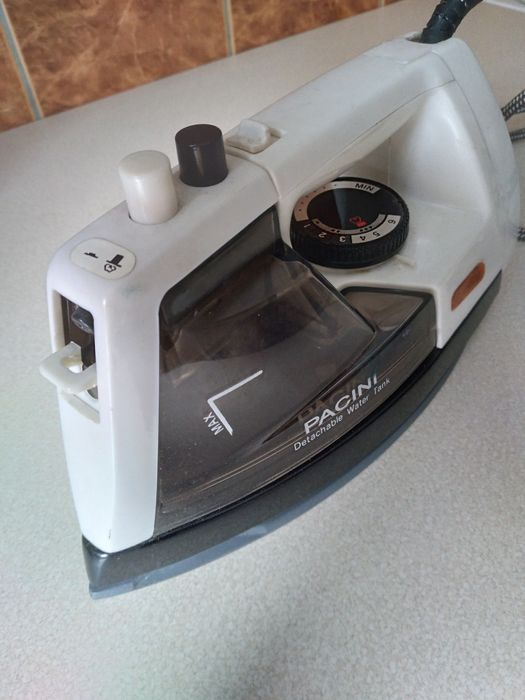 Pacini żelazko elektryczne