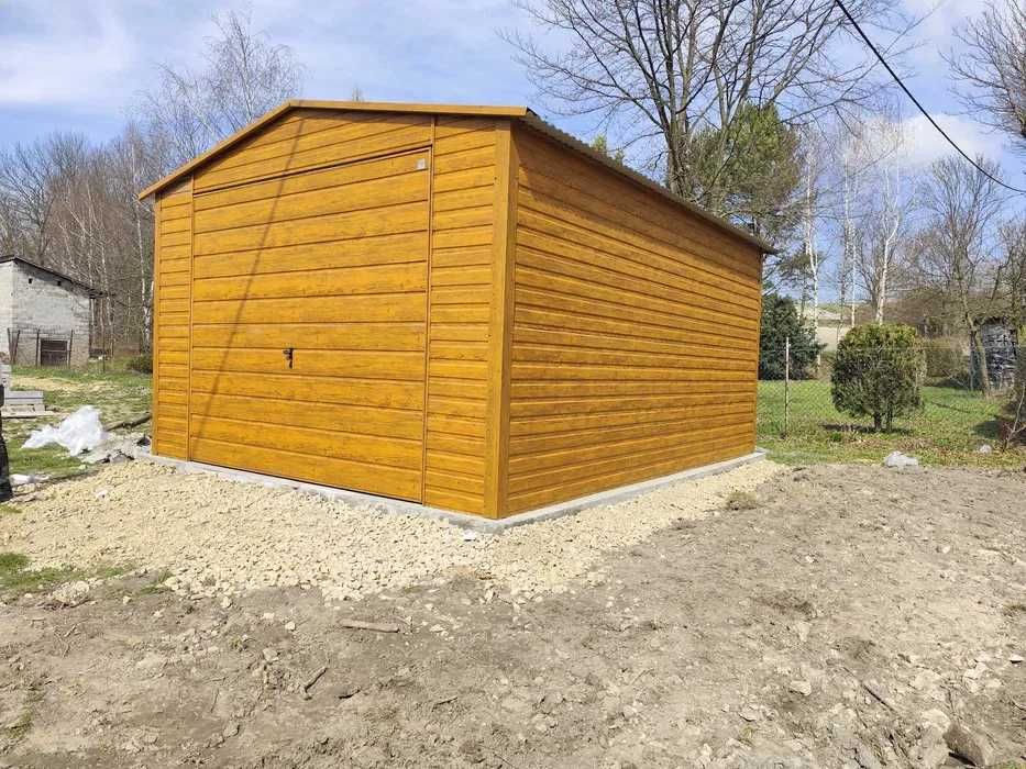 Mały Ładny Garaż Blaszany Drewnopodobny/ Schowek/ Garaże – Maj-Blach