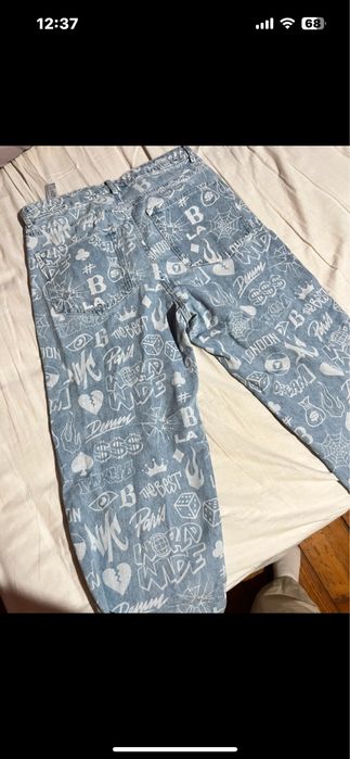calça jeans com desenhos