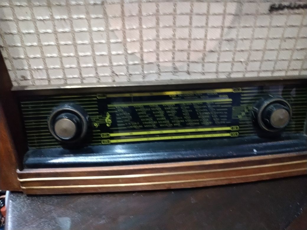 Stare zabytkowe radio stolica
