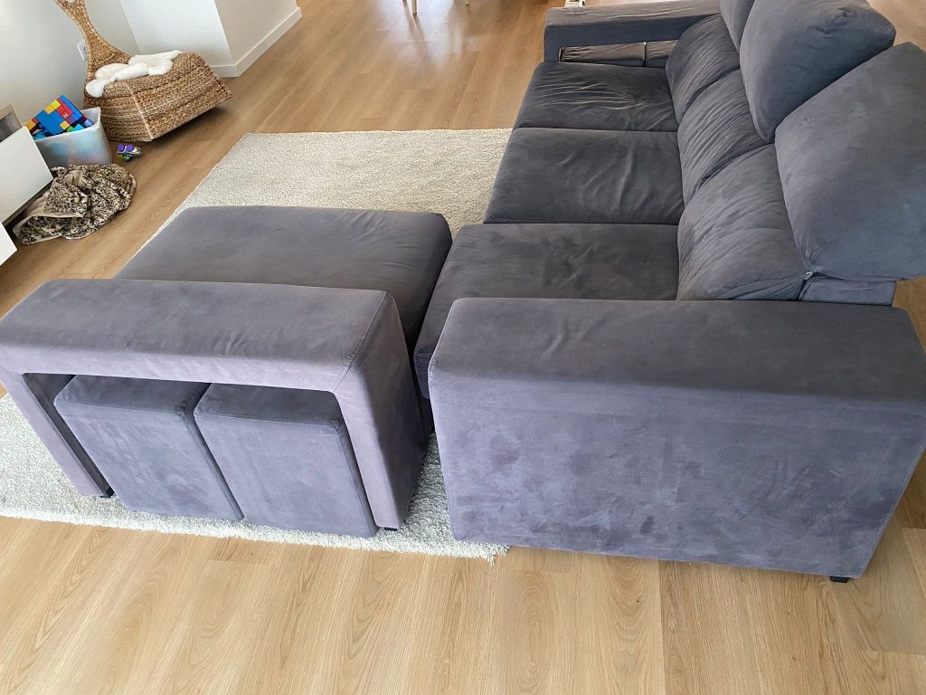 Sofa de veludo cinza