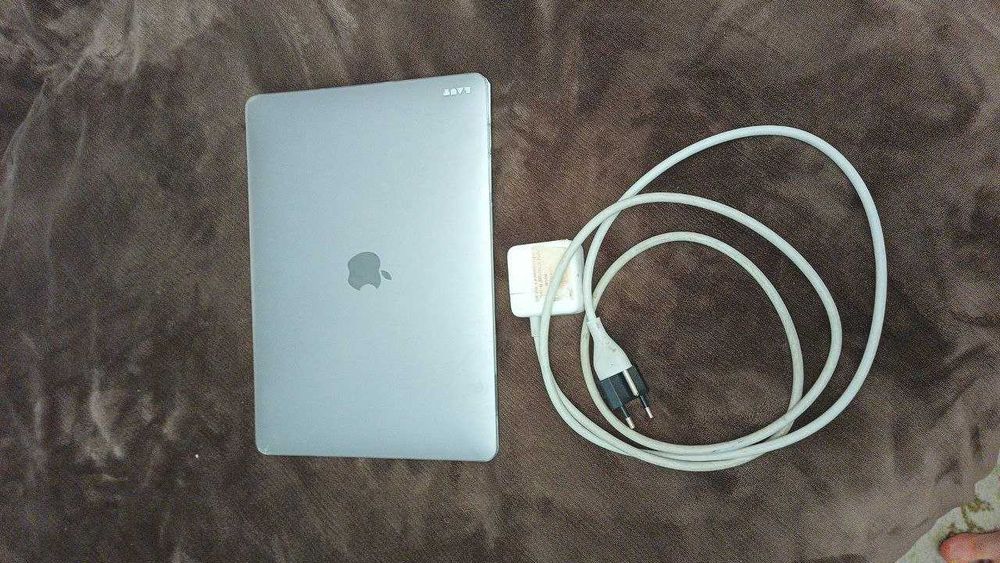 Ноутбук Apple MacBook Air 13 2020  M1, 8 ГБ 256 ГБ