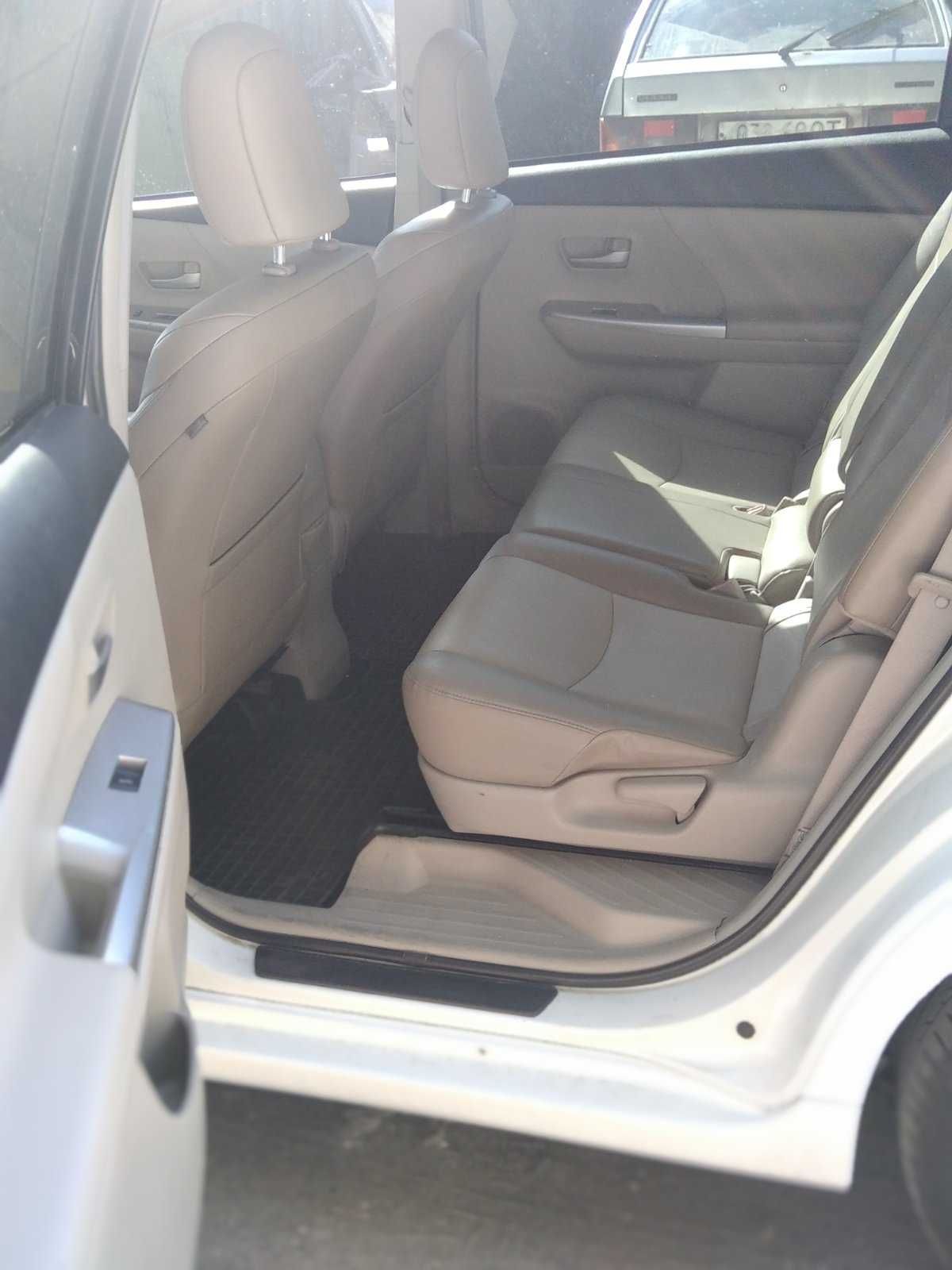 Сдам на довгострокову оренду Toyota Prius V гiбрид