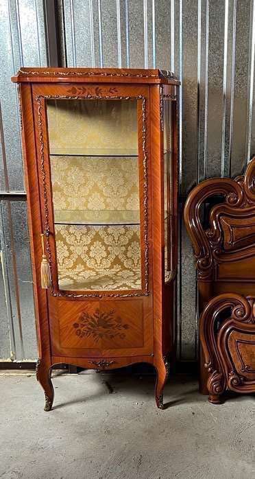 Włoska  oryginalna intarsjowana witryna